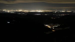 Dieses Bild zeigt eine Webcam-Aufnahme vom Achertal, aufgenommen am Dienstag, den 13.01.2026 um 03:30 Uhr. Die Temperatur betrug 3.4°C.