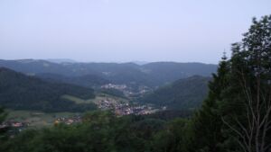 Dieses Bild zeigt eine Webcam-Aufnahme vom Achertal, aufgenommen am Montag, den 25.05.2026 um 05:00 Uhr. Die Temperatur betrug 20.1°C.
