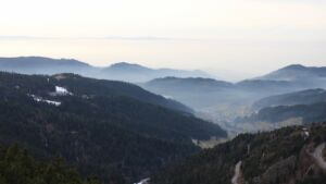 Dieses Bild zeigt eine Webcam-Aufnahme vom Achertal, aufgenommen am Samstag, den 17.01.2026 um 15:50 Uhr. Die Temperatur betrug 6.4°C.