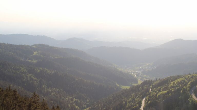 Dieses Bild zeigt eine Webcam-Aufnahme vom Achertal, aufgenommen am Freitag, den 09.05.2025 um 19:40 Uhr. Die Temperatur betrug 9.3°C.
