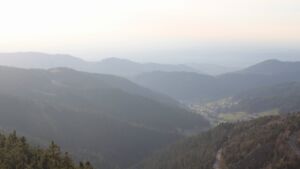 Dieses Bild zeigt eine Webcam-Aufnahme vom Achertal, aufgenommen am Dienstag, den 03.03.2026 um 17:10 Uhr. Die Temperatur betrug 8.9°C.