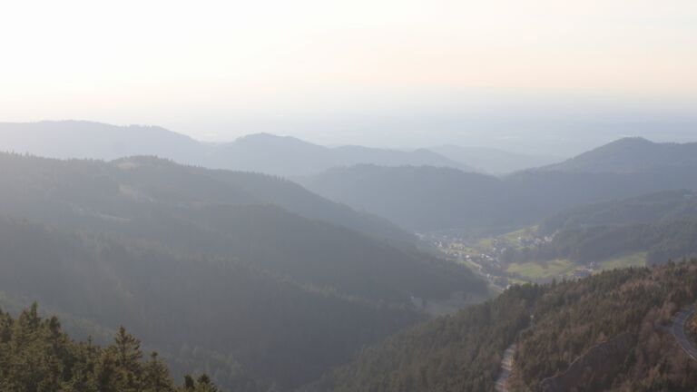 Dieses Bild zeigt eine Webcam-Aufnahme vom Achertal, aufgenommen am Dienstag, den 03.03.2026 um 17:10 Uhr. Die Temperatur betrug 8.9°C.