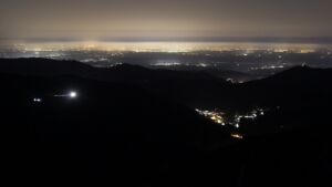 Dieses Bild zeigt eine Webcam-Aufnahme vom Achertal, aufgenommen am Freitag, den 06.03.2026 um 23:00 Uhr. Die Temperatur betrug 10.2°C.