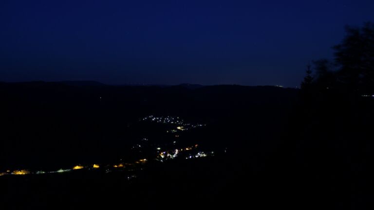 Dieses Bild zeigt eine Webcam-Aufnahme vom Achertal, aufgenommen am Freitag, den 24.07.2026 um 04:30 Uhr. Die Temperatur betrug 13.8°C.