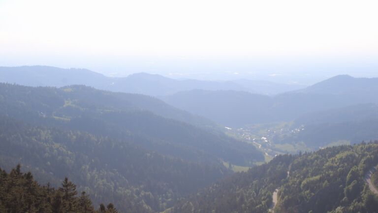 Dieses Bild zeigt eine Webcam-Aufnahme vom Achertal, aufgenommen am Freitag, den 08.05.2026 um 18:50 Uhr. Die Temperatur betrug 11.8°C.