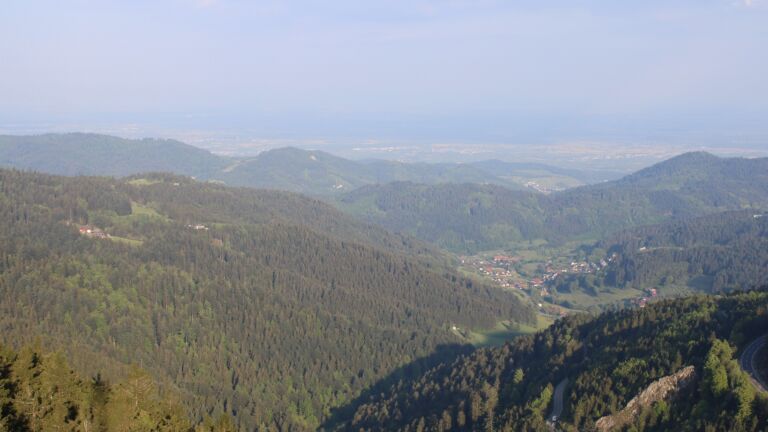 Dieses Bild zeigt eine Webcam-Aufnahme vom Achertal, aufgenommen am Freitag, den 09.05.2025 um 07:40 Uhr. Die Temperatur betrug 4.4°C.