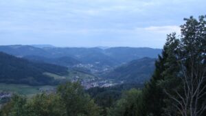 Dieses Bild zeigt eine Webcam-Aufnahme vom Achertal, aufgenommen am Mittwoch, den 30.09.2026 um 19:20 Uhr. Die Temperatur betrug 24.2°C.
