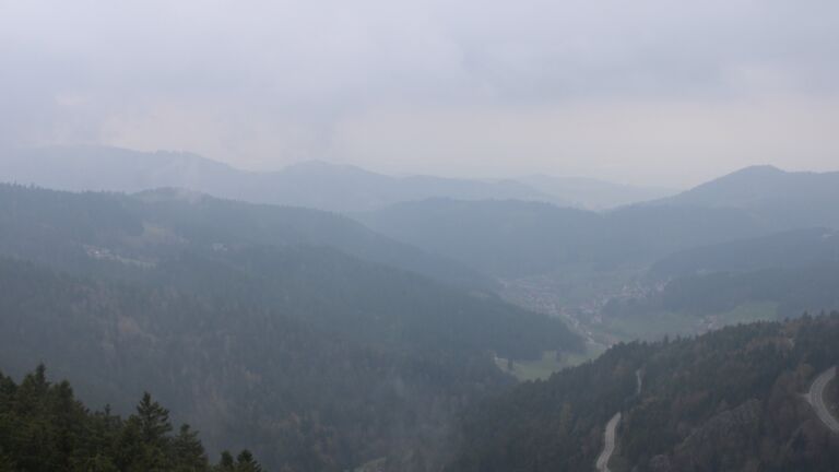 Dieses Bild zeigt eine Webcam-Aufnahme vom Achertal, aufgenommen am Dienstag, den 14.04.2026 um 16:40 Uhr. Die Temperatur betrug 4.9°C.