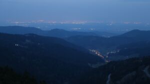 Dieses Bild zeigt eine Webcam-Aufnahme vom Achertal, aufgenommen am Samstag, den 21.03.2026 um 05:50 Uhr. Die Temperatur betrug 4.6°C.