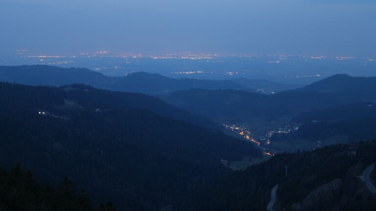 Dieses Bild zeigt eine Webcam-Aufnahme vom Achertal, aufgenommen am Samstag, den 21.03.2026 um 05:50 Uhr. Die Temperatur betrug 4.6°C.