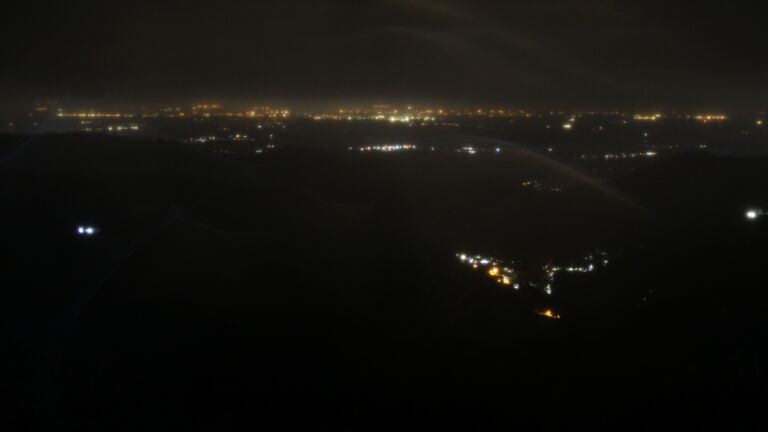 Dieses Bild zeigt eine Webcam-Aufnahme vom Achertal, aufgenommen am Freitag, den 28.11.2025 um 01:30 Uhr. Die Temperatur betrug -1.1°C.