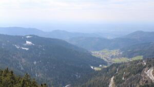 Dieses Bild zeigt eine Webcam-Aufnahme vom Achertal, aufgenommen am Freitag, den 03.04.2026 um 16:30 Uhr. Die Temperatur betrug 7°C.