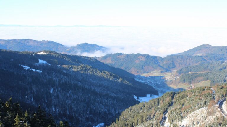 Dieses Bild zeigt eine Webcam-Aufnahme vom Achertal, aufgenommen am Samstag, den 22.11.2025 um 10:00 Uhr. Die Temperatur betrug -3.8°C.