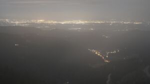 Dieses Bild zeigt eine Webcam-Aufnahme vom Achertal, aufgenommen am Samstag, den 28.02.2026 um 22:00 Uhr. Die Temperatur betrug 3.1°C.