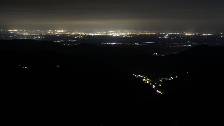 Dieses Bild zeigt eine Webcam-Aufnahme vom Achertal, aufgenommen am Samstag, den 28.06.2025 um 02:10 Uhr. Die Temperatur betrug 16°C.