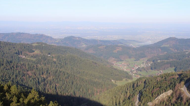 Dieses Bild zeigt eine Webcam-Aufnahme vom Achertal, aufgenommen am Donnerstag, den 09.04.2026 um 08:30 Uhr. Die Temperatur betrug 13.6°C.