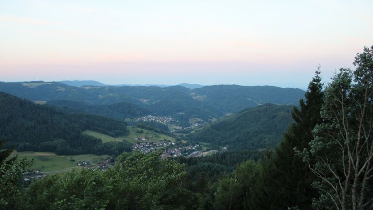 Dieses Bild zeigt eine Webcam-Aufnahme vom Achertal, aufgenommen am Montag, den 13.07.2026 um 05:40 Uhr. Die Temperatur betrug 20.9°C.