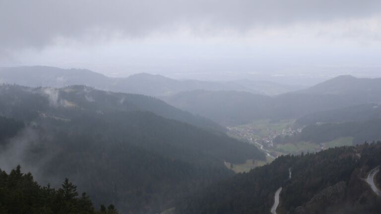 Dieses Bild zeigt eine Webcam-Aufnahme vom Achertal, aufgenommen am Mittwoch, den 11.03.2026 um 11:20 Uhr. Die Temperatur betrug 4.9°C.