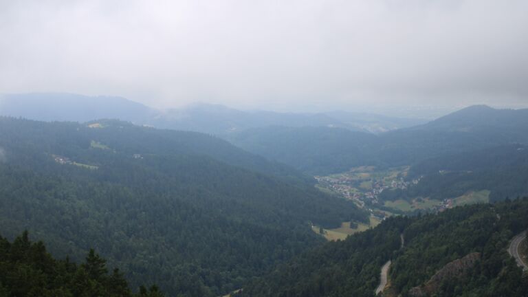 Dieses Bild zeigt eine Webcam-Aufnahme vom Achertal, aufgenommen am Montag, den 14.07.2025 um 11:00 Uhr. Die Temperatur betrug 14.8°C.