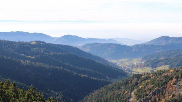 Dieses Bild zeigt eine Webcam-Aufnahme vom Achertal, aufgenommen am Donnerstag, den 06.11.2025 um 14:40 Uhr. Die Temperatur betrug 14.1°C.