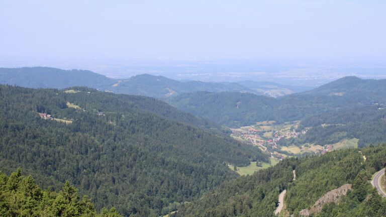Dieses Bild zeigt eine Webcam-Aufnahme vom Achertal, aufgenommen am Donnerstag, den 12.06.2025 um 11:10 Uhr. Die Temperatur betrug 20.8°C.