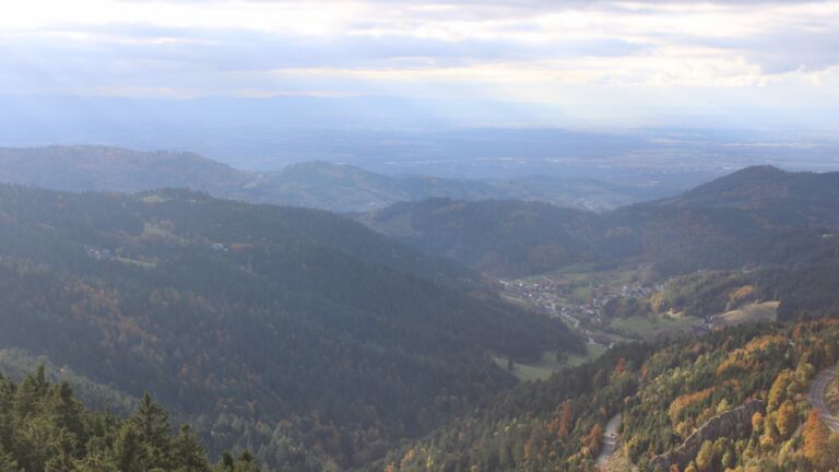 Dieses Bild zeigt eine Webcam-Aufnahme vom Achertal, aufgenommen am Mittwoch, den 15.10.2025 um 16:40 Uhr. Die Temperatur betrug 7.9°C.
