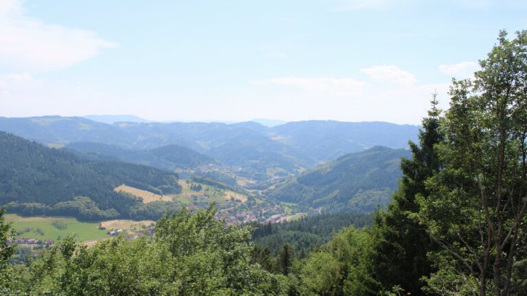 Dieses Bild zeigt eine Webcam-Aufnahme vom Achertal, aufgenommen am Montag, den 22.06.2026 um 15:20 Uhr. Die Temperatur betrug 35.3°C.