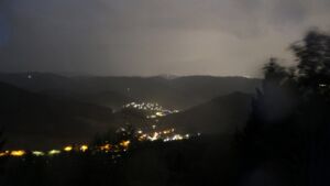 Dieses Bild zeigt eine Webcam-Aufnahme vom Achertal, aufgenommen am Montag, den 31.08.2026 um 01:00 Uhr. Die Temperatur betrug 15.4°C.