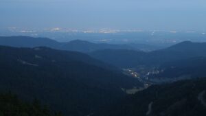 Dieses Bild zeigt eine Webcam-Aufnahme vom Achertal, aufgenommen am Donnerstag, den 03.07.2025 um 04:40 Uhr. Die Temperatur betrug 17.9°C.