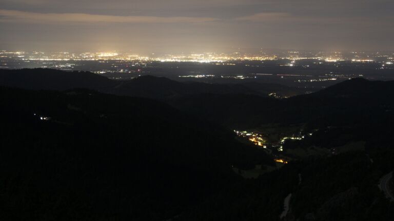 Dieses Bild zeigt eine Webcam-Aufnahme vom Achertal, aufgenommen am Samstag, den 13.09.2025 um 05:10 Uhr. Die Temperatur betrug 9.9°C.