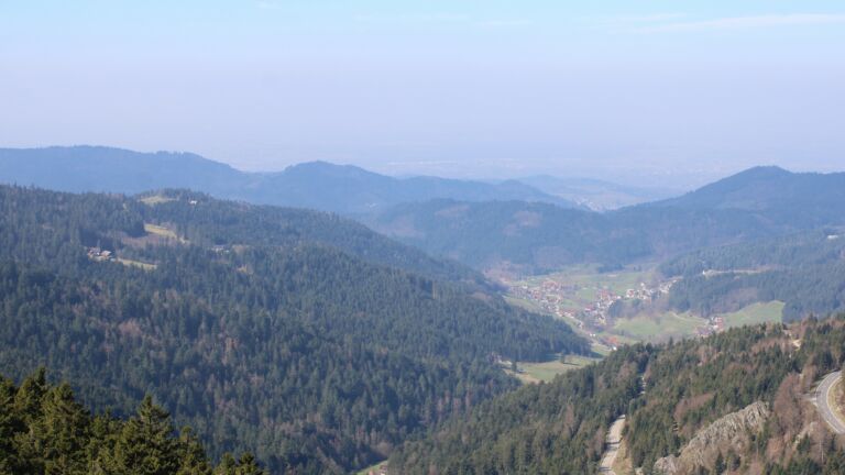 Dieses Bild zeigt eine Webcam-Aufnahme vom Achertal, aufgenommen am Donnerstag, den 19.03.2026 um 11:10 Uhr. Die Temperatur betrug 7.6°C.