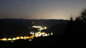 Dieses Bild zeigt eine Webcam-Aufnahme vom Achertal, aufgenommen am Sonntag, den 02.08.2026 um 22:50 Uhr. Die Temperatur betrug 24.8°C.