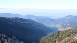 Dieses Bild zeigt eine Webcam-Aufnahme vom Achertal, aufgenommen am Samstag, den 27.12.2025 um 11:20 Uhr. Die Temperatur betrug 4.4°C.