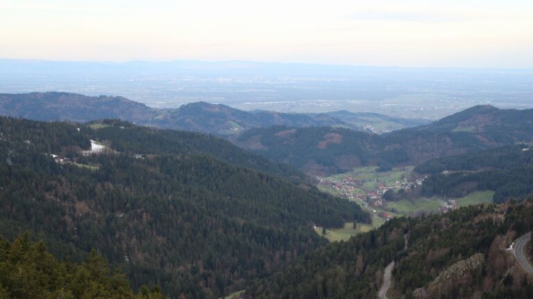 Dieses Bild zeigt eine Webcam-Aufnahme vom Achertal, aufgenommen am Sonntag, den 05.04.2026 um 07:40 Uhr. Die Temperatur betrug 9.6°C.