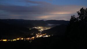 Dieses Bild zeigt eine Webcam-Aufnahme vom Achertal, aufgenommen am Mittwoch, den 26.08.2026 um 05:20 Uhr. Die Temperatur betrug 16.2°C.