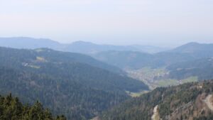 Dieses Bild zeigt eine Webcam-Aufnahme vom Achertal, aufgenommen am Dienstag, den 24.03.2026 um 13:00 Uhr. Die Temperatur betrug 9.9°C.