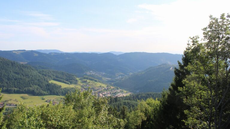 Dieses Bild zeigt eine Webcam-Aufnahme vom Achertal, aufgenommen am Mittwoch, den 22.07.2026 um 18:40 Uhr. Die Temperatur betrug 26.5°C.