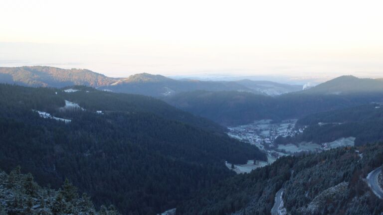 Dieses Bild zeigt eine Webcam-Aufnahme vom Achertal, aufgenommen am Dienstag, den 18.11.2025 um 08:10 Uhr. Die Temperatur betrug -2.8°C.