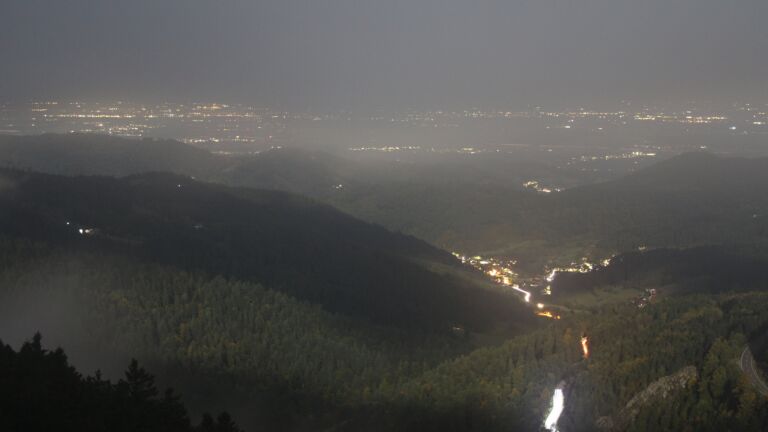 Dieses Bild zeigt eine Webcam-Aufnahme vom Achertal, aufgenommen am Dienstag, den 07.10.2025 um 21:00 Uhr. Die Temperatur betrug 7.8°C.