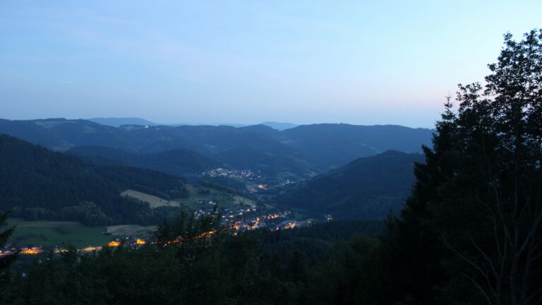Dieses Bild zeigt eine Webcam-Aufnahme vom Achertal, aufgenommen am Montag, den 22.06.2026 um 22:20 Uhr. Die Temperatur betrug 25.9°C.