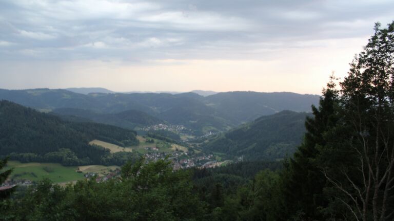 Dieses Bild zeigt eine Webcam-Aufnahme vom Achertal, aufgenommen am Freitag, den 19.06.2026 um 21:10 Uhr. Die Temperatur betrug 26.6°C.