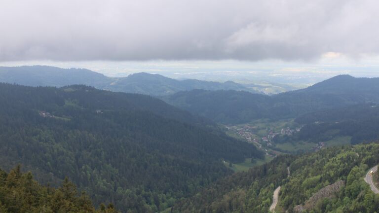 Dieses Bild zeigt eine Webcam-Aufnahme vom Achertal, aufgenommen am Mittwoch, den 06.05.2026 um 11:30 Uhr. Die Temperatur betrug 9.9°C.