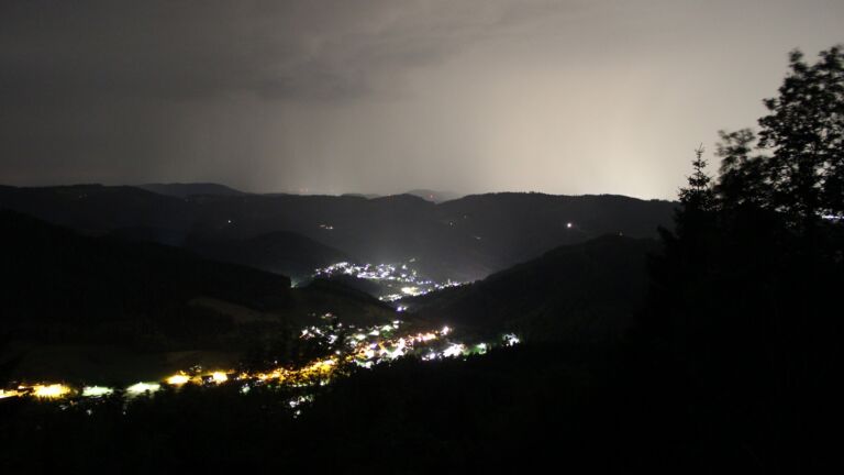 Dieses Bild zeigt eine Webcam-Aufnahme vom Achertal, aufgenommen am Freitag, den 19.06.2026 um 23:40 Uhr. Die Temperatur betrug 20.6°C.
