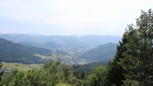 Dieses Bild zeigt eine Webcam-Aufnahme vom Achertal, aufgenommen am Samstag, den 18.07.2026 um 16:00 Uhr. Die Temperatur betrug 23°C.