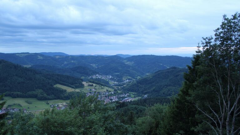 Dieses Bild zeigt eine Webcam-Aufnahme vom Achertal, aufgenommen am Donnerstag, den 11.06.2026 um 21:30 Uhr. Die Temperatur betrug 11°C.