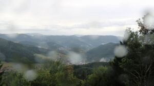 Dieses Bild zeigt eine Webcam-Aufnahme vom Achertal, aufgenommen am Freitag, den 28.08.2026 um 10:50 Uhr. Die Temperatur betrug 17.5°C.