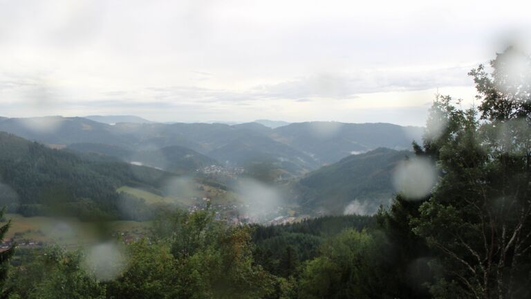 Dieses Bild zeigt eine Webcam-Aufnahme vom Achertal, aufgenommen am Freitag, den 28.08.2026 um 10:50 Uhr. Die Temperatur betrug 17.5°C.