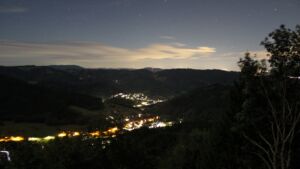Dieses Bild zeigt eine Webcam-Aufnahme vom Achertal, aufgenommen am Freitag, den 04.09.2026 um 04:30 Uhr. Die Temperatur betrug 18.1°C.