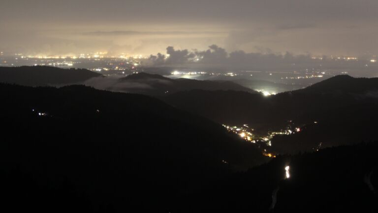 Dieses Bild zeigt eine Webcam-Aufnahme vom Achertal, aufgenommen am Donnerstag, den 25.09.2025 um 20:20 Uhr. Die Temperatur betrug 5°C.