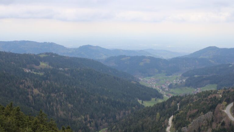 Dieses Bild zeigt eine Webcam-Aufnahme vom Achertal, aufgenommen am Mittwoch, den 15.04.2026 um 15:40 Uhr. Die Temperatur betrug 8.7°C.